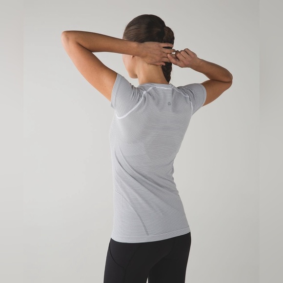 Lululemon Run: Swiftly Tech Short Sleeve Crew, size 10 - Picture 3 of 12